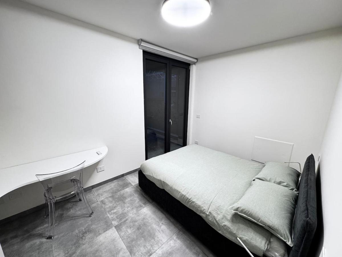 Appartamento Bilocale Con Patio Privato Torino Esterno foto